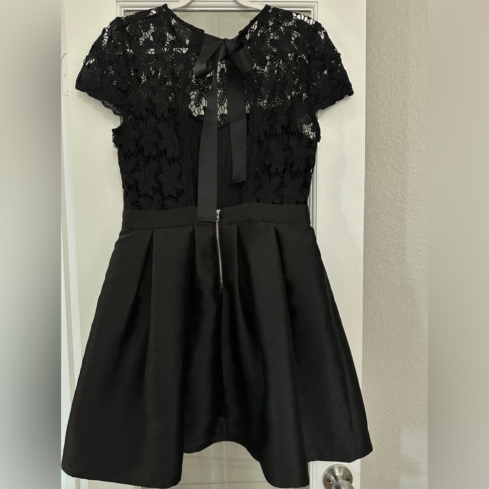 Vici Black Swan dress size Large NWT - lace with open back - Picture 5 of 7